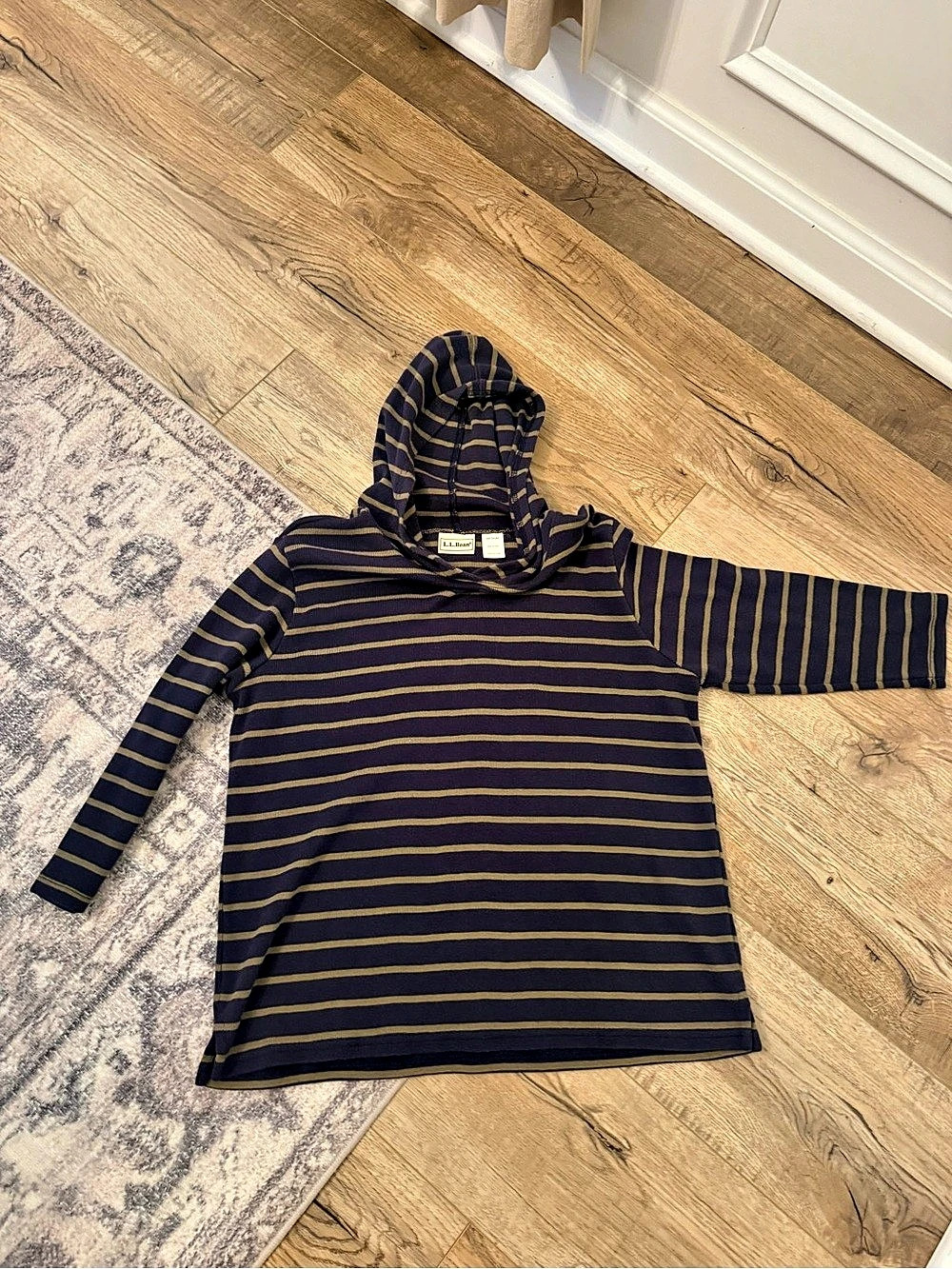 Large.Large.Bean Striped Pullover Hoodie Blue & Yellow Size Large Like New